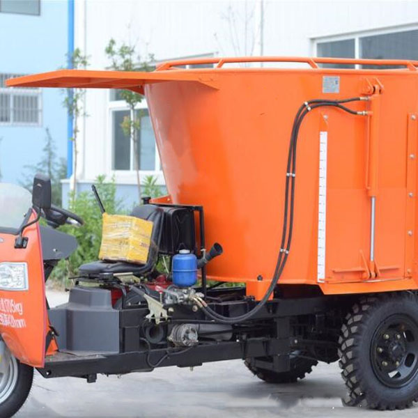 Professional cattle feed processing machine, feed material mixing