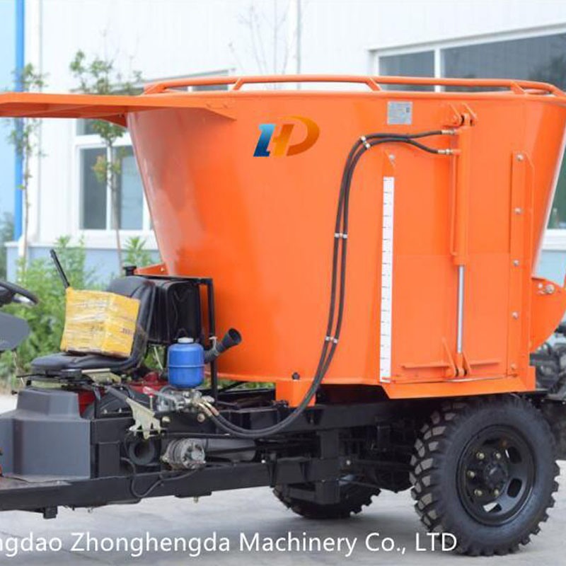 Selfpropelled TMR feed mixer