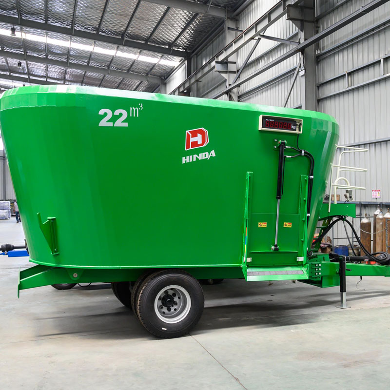 What is a TMR Traction Feed Mixer?
